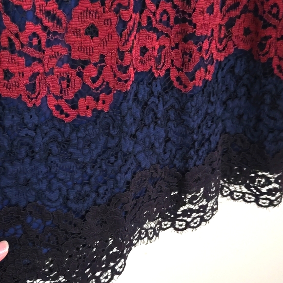 Lace dress - Picture 4 of 6